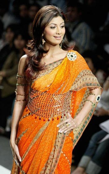 saree and pallu drape style 9