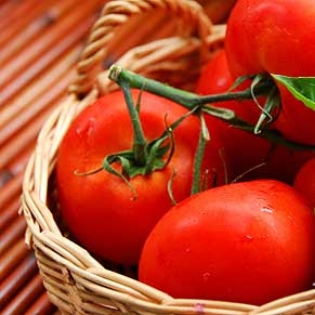 Tomato for younger and glowing skin