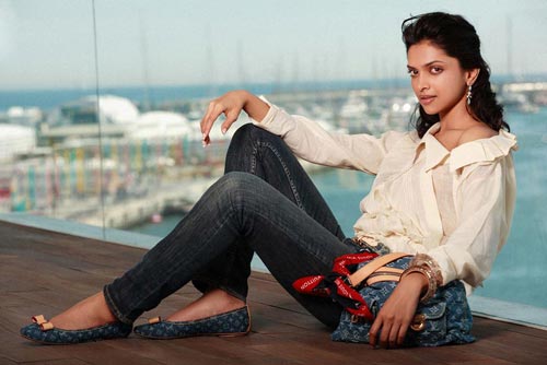 Love the casual look of Deepika Padukone with shoes and bag matching