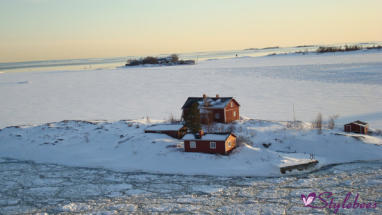 house in the middle of the sea