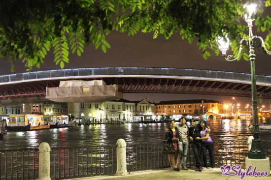 Venice bridge at night