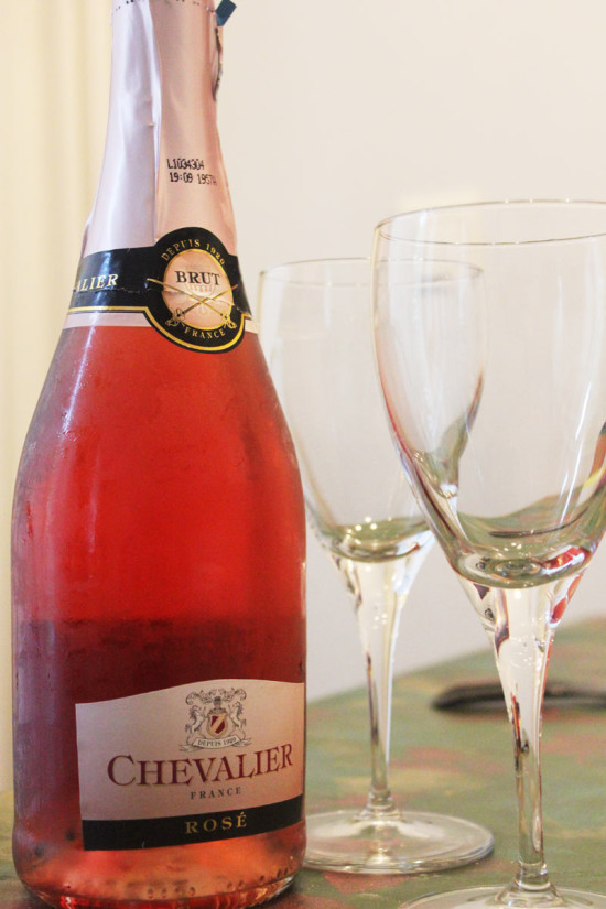 rose sparkle wine for valentine day
