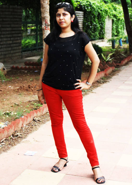 red-jeans-with-black-top