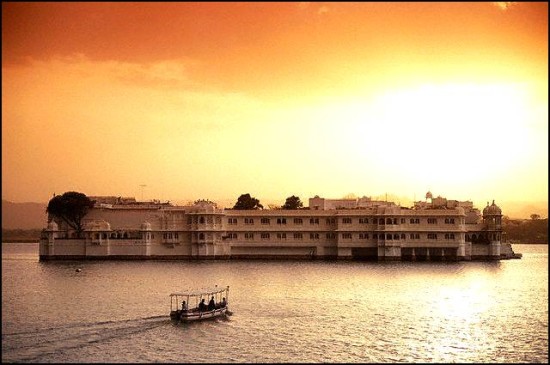 Udaipur-lake-palace