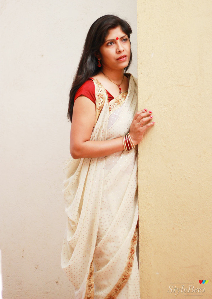Bengali style saree in cream and red color