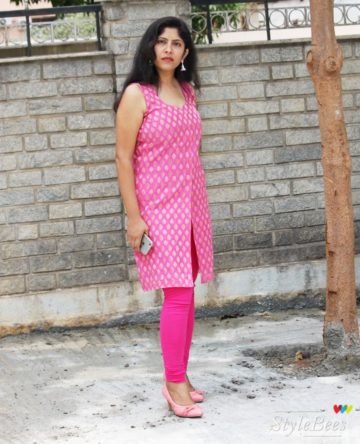 How to style a pink sleeveless kurta