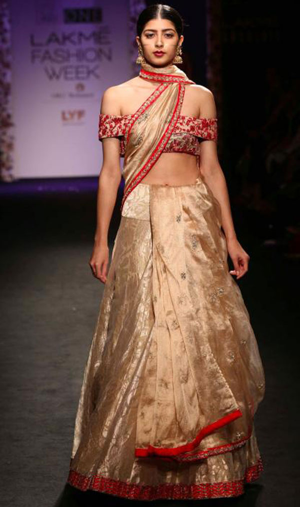 21-smart-ways-to-style-your-saree