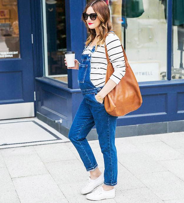 comfortable-dungaree-and-t-shirt-as-pregnancy-dress